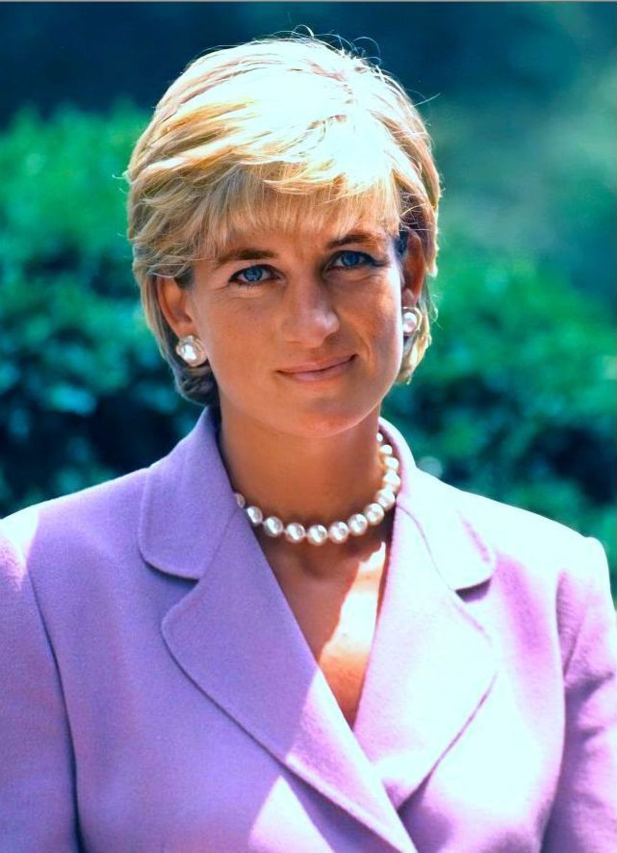 Princess Diana Wore No Gloves to Hold an AIDS Patient's Hand