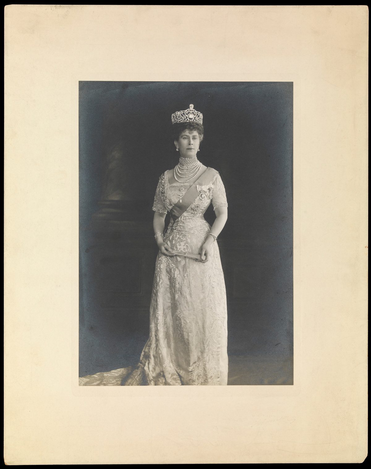 Queen Mary's Shocking Act at George V's Deathbed in 1936