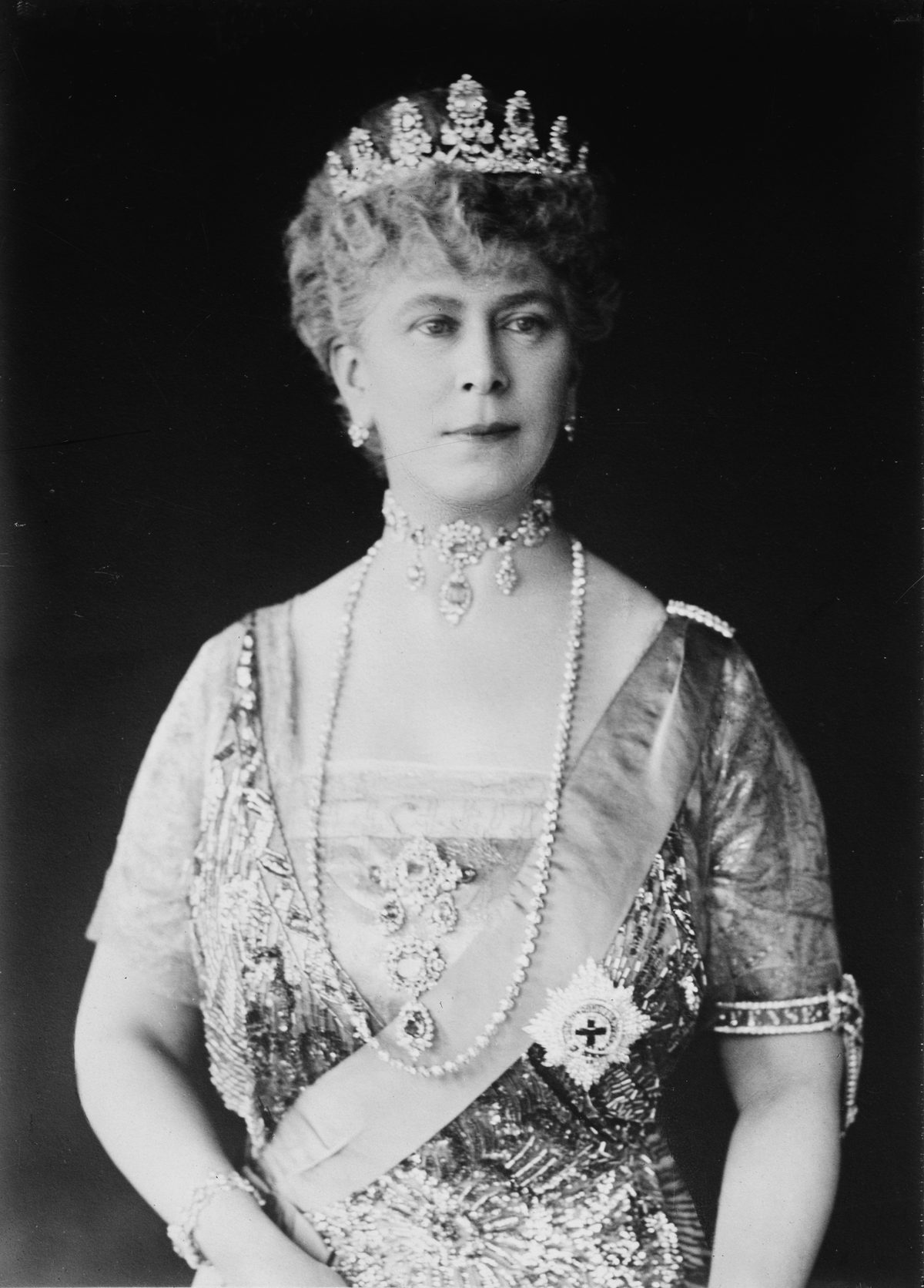 The Brooch Queen Mary Wore the Day Britain Went to War
