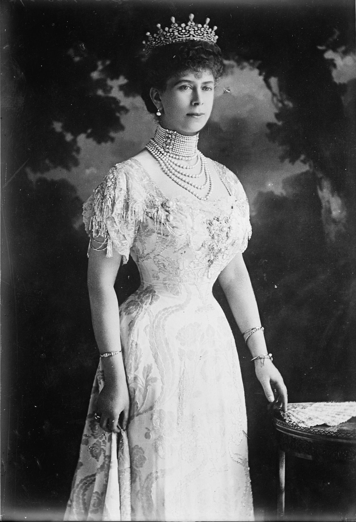 The Gown Queen Mary Wore to Face a Shattered World in 1918